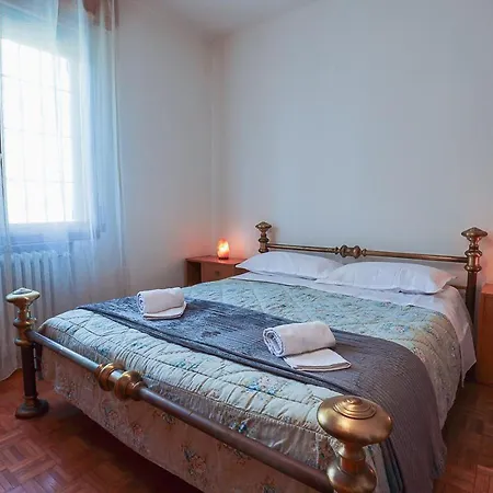 Vicino L'ospedale Con Parcheggio Gratuito