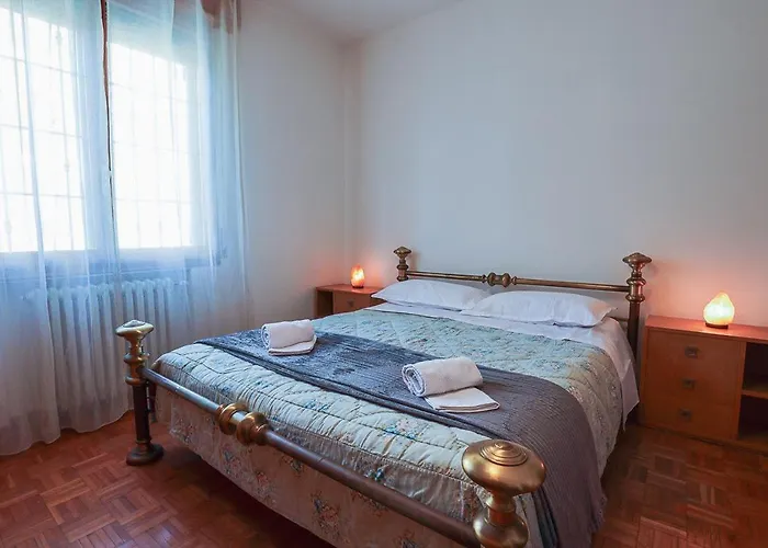 Vicino L'ospedale Con Parcheggio Gratuito